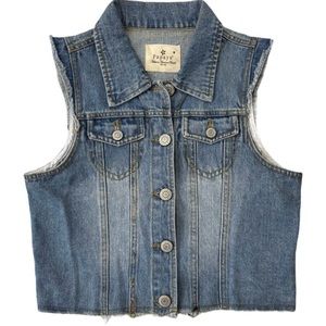 Papaya Woman’s Sleeveless Denim jacket Vest size S light blue wash